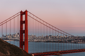 Abendstimmung an der Golden Gate Bridge im schönen San Francisco/Kalifornien USA