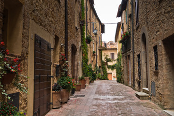 Fototapeta na wymiar Narrow streets with romantic medieval architecture at city of Pienza, Siena province, Tuscany, Italy