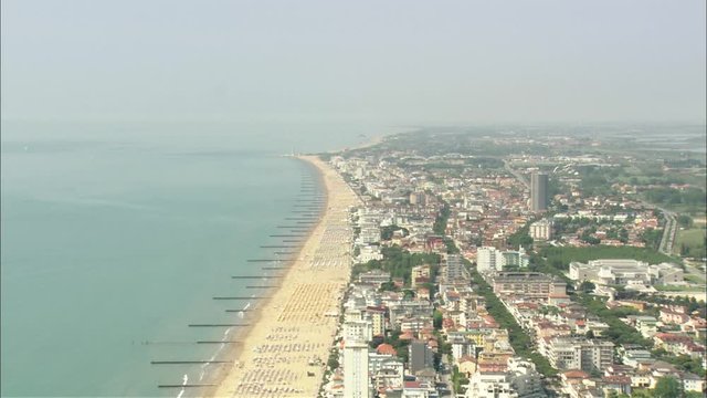 Veduta aerea di una spiaggia veneta
