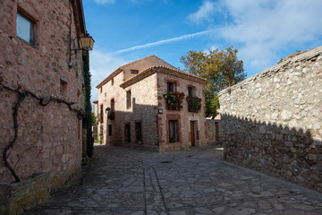Fototapeta na wymiar Old stone houses in the town of Medinaceli