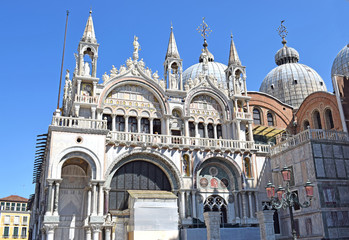 Fototapeta na wymiar Catedral de venecia; Venecia Italia Europa