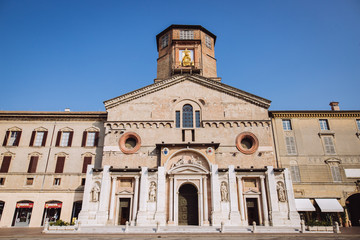 Fototapeta na wymiar Reggio Emilia Cathedral