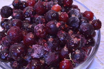 Freshly frozen cranberries are a valuable nutritious product.