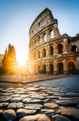 Lever du soleil au Colisée de Rome, Italie
