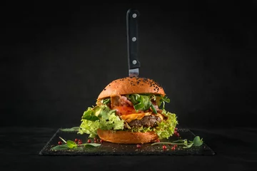 Papier Peint photo autocollant Manger Beef burger on black background. For fast food restaurant design or fast food menu