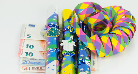 Silvester Dekoration mit Knallkörper zur Silvesterfeier 