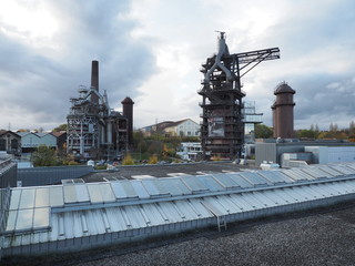 Gebläsehalle mit Hochofen und Wasserturm - Hüttenpark im saarländischen Neunkirchen