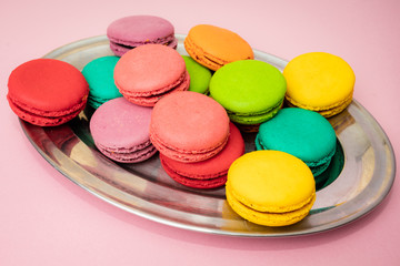 Fototapeta na wymiar Dessert cake macaron or macaroon on pink background