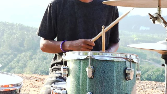Men's drums set, outdoor live performance, evening sun light
