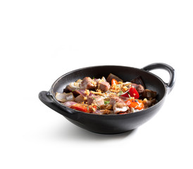 wok asia  con verduras y carne para compartir. Asian wok with vegetables and meat to share.