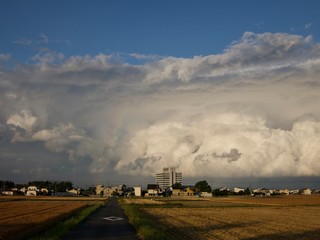 Fototapeta na wymiar 積乱雲と虹