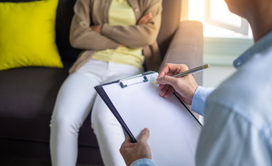 Female patients with mental illnesses and physical illnesses are currently discuss with a doctor or psychiatrist. Therapy for mental symptoms and depression