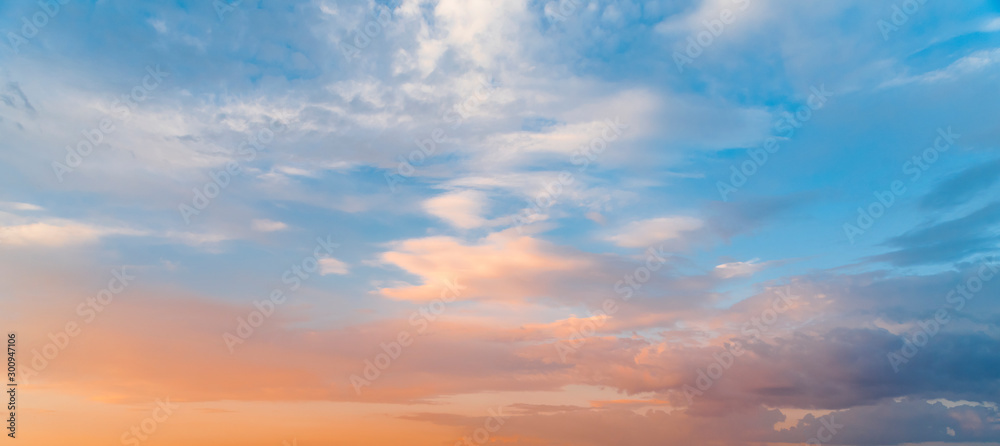 Wall mural beautiful sunset sky. nature sky backgrounds.