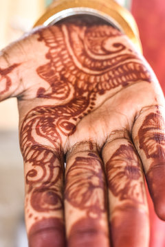 Black hand mehendi