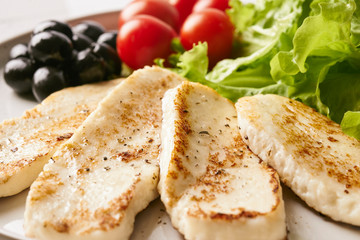 salad with roasted cheese