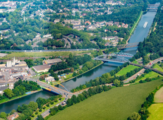 Flug über Duisburg-Meiderich, Rhein-Herne-Kanal - obrazy, fototapety, plakaty