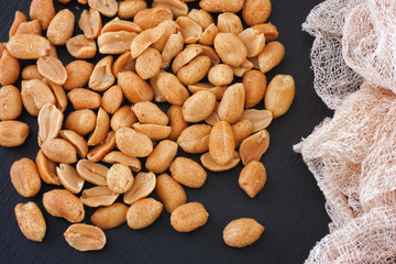 Salted roasted peanuts