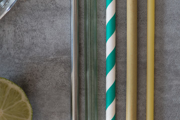 Fünf Trinkhalme ohne Plastik