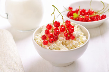 Cottage cheese and redcurrant