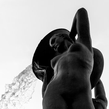 Statua luminosa l'Aquila