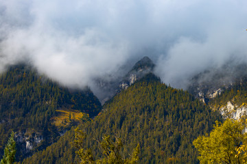 Fototapeta na wymiar Autumn morning in the Alps