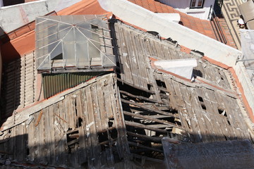 NB__7492 Broken roof seen from top