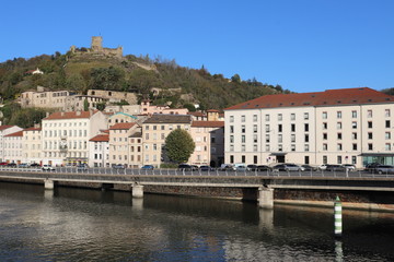 Vue de la ville de Vienne au bord du fleuve Rhône - Département Isère - France