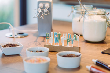 Juhu wir backen einen Geburtstagskuchen Kuchen zum Geburtstag