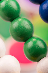 Abakus - bunte Kugeln - Symbolfoto für Bildung und Mathematik