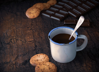 Chocolate chip cookie and chocolate cup