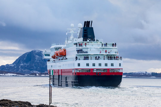 Coastal route departure from Brønnøysund city, Nordland county