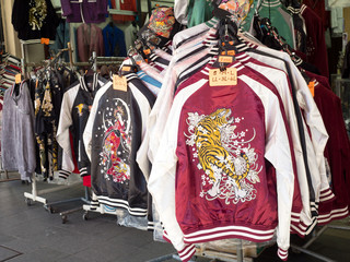 店頭に並んだジャンバー