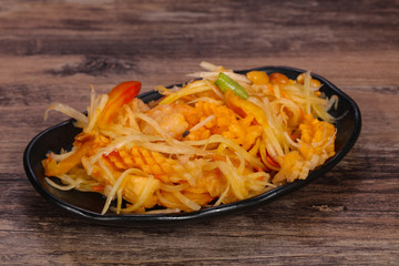 Thai salad with papaya and prawn