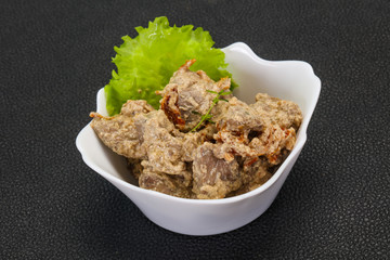 Chicken liver with cream and dry tomatoes