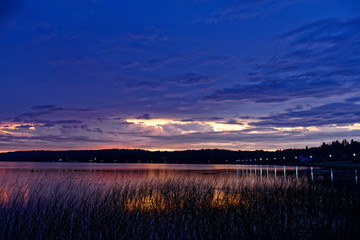 Obraz premium sunset over the lake
