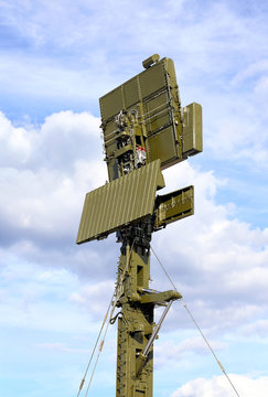 Three-coordinate radar antenna