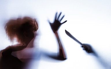 A woman is attacked by an attacker armed with a knife. She tries to fight back. Concept: crime