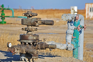 The pipe and valve oil fields