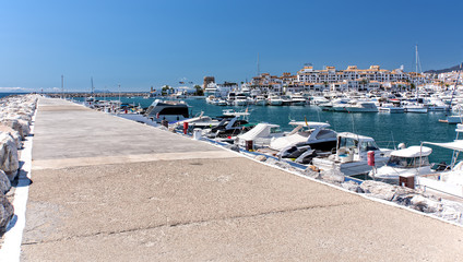 Fototapeta na wymiar Hafen von Marbella an Costa del Sol