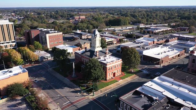 Flying diagonally accros the Old Monroe NC Courst house. Starting at one corner, the aerial shot flies across the build with the camera angled the same pitch during the fly over.