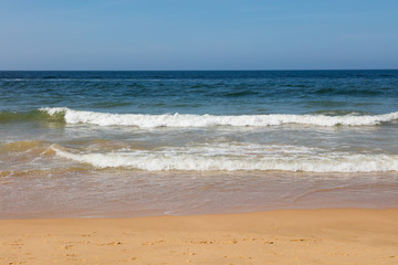 Wellen an der Atlantikküste, Algarve, Portugal, Europa