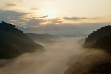 Fototapeta na wymiar 城山大橋からの日の出