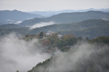 雲海に浮かぶ天空の城備中松山城