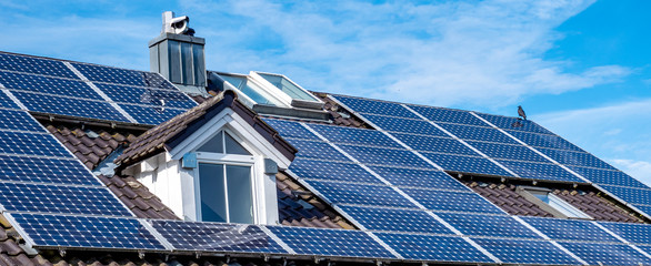 Panorama Photovoltaik Solar Panel auf dem Dach
