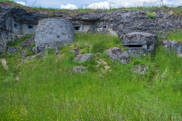 Schießscharten des Fort Douaumont aus dem 1. Weltkrieg nahe Verdun/Frankreich