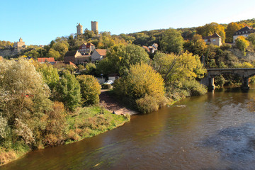 Herbst an der Saale; Saaletal mit Rudelsburg und Burg Saaleck