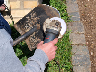 Sharpening shovel