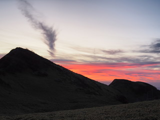 山の夕日