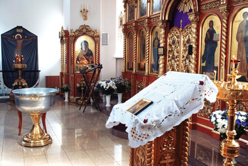 Fototapeta na wymiar interior of church: altar and icons