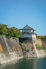 Obraz premium 大阪城の六番櫓と南外堀です